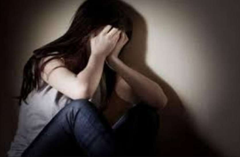 gangrape युवती ने नाबालिग को पहले घर बुलाई, फिर युवती के भाई और दोस्तों ने बनाया हवस का शिकार