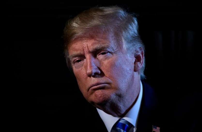 Mysterious Packet for Trump Falls From Sky with this message न्यूजर्सी: आसमान से अचानक होने लगी पैकटों की बौछार, ट्रंप के नाम लिखा था ये बड़ा संदेश