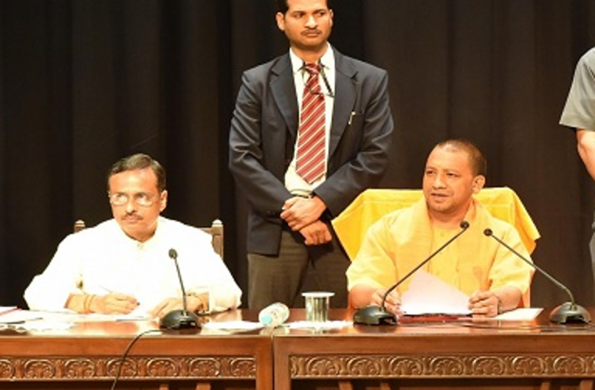 Shiksha Mitra transfer and salary latest news फिर बढ़ी शिक्षामित्रों की टेंशन, 30 हजार मानदेय की खुशखबरी से पहले एक और मुसीबत