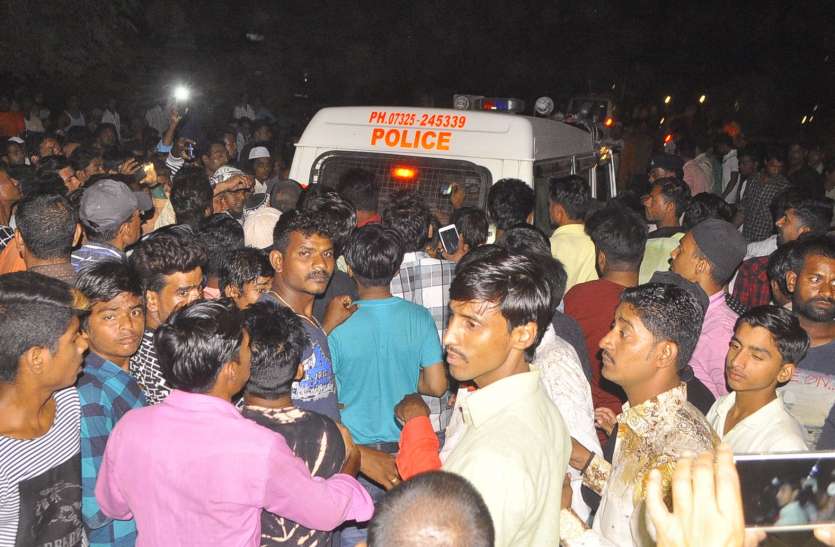 Bigger accident: Highway lifelong life of three friends बड़ा हादसा: हाईवे लील गया तीन दोस्तों की जिंदगी