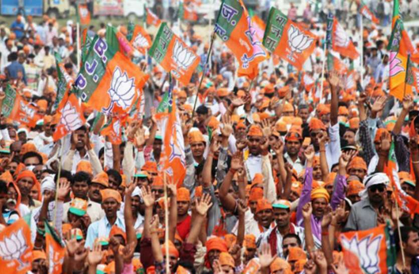 bjp गाजियाबाद में ग्रे जैकेट पहनकर पहुंचे ‘ये’ तो देखने के लिए भाजपईयों का लग गया ‘हुजूम’