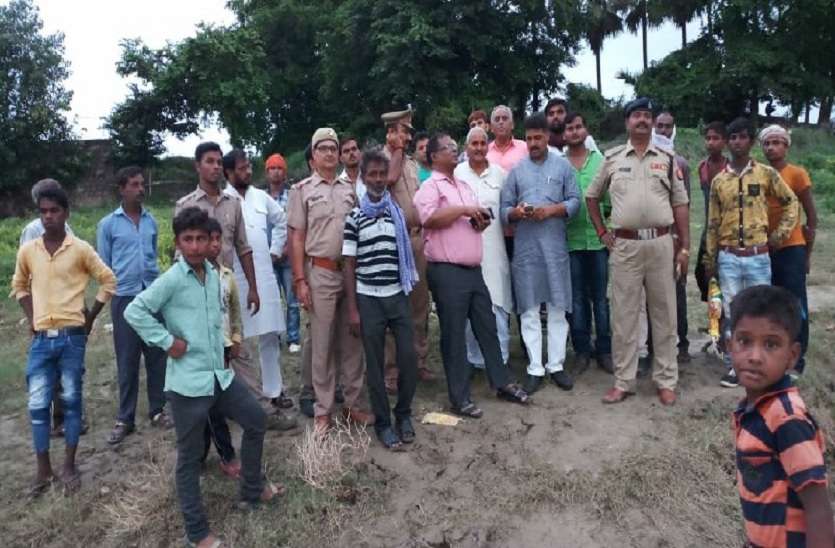 Women Jumped in Ganga