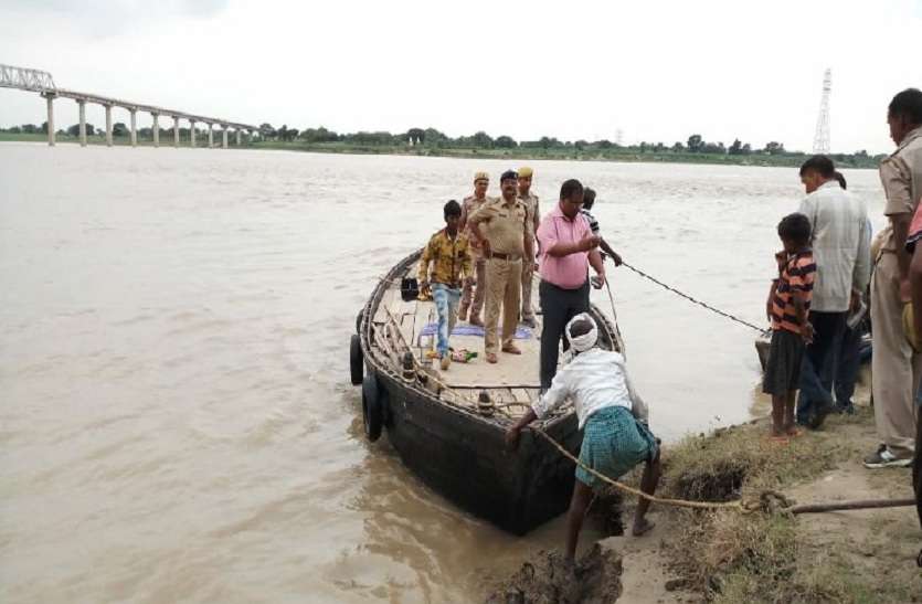 women Jumped in Ganga महिला ने दो बच्चों के साथ गंगा नदी में कूदकर की खुदकुशी