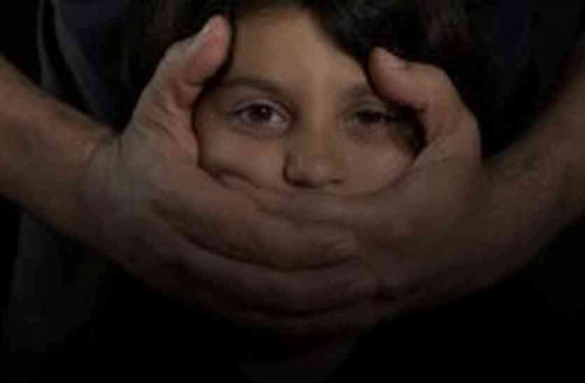 Crime News: Father did Daughter's Deals पिता ने ही बेटी की इज्जत का कर डाला सौदा
