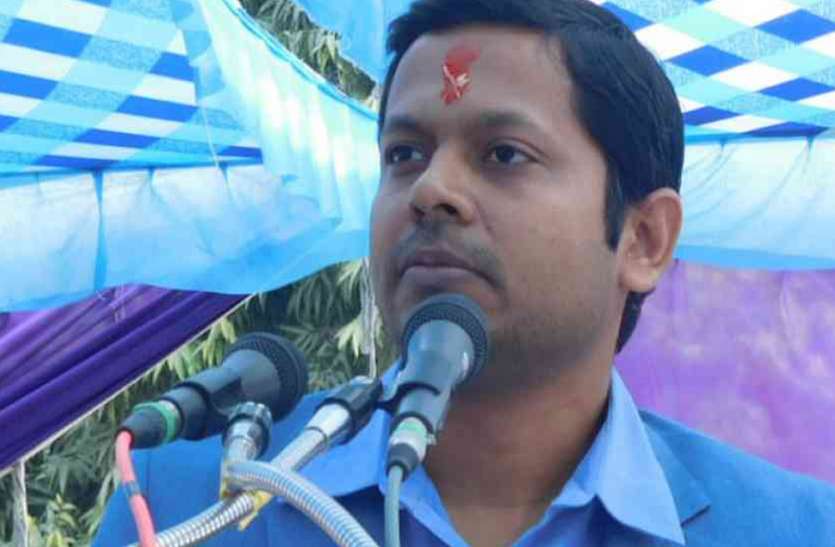 DM Hardoi जिलाधिकारी ने 42 ग्राम प्रधानों को किया सम्मानित, कहा- जल्द कुपोषण मुक्त होगा हरदोई