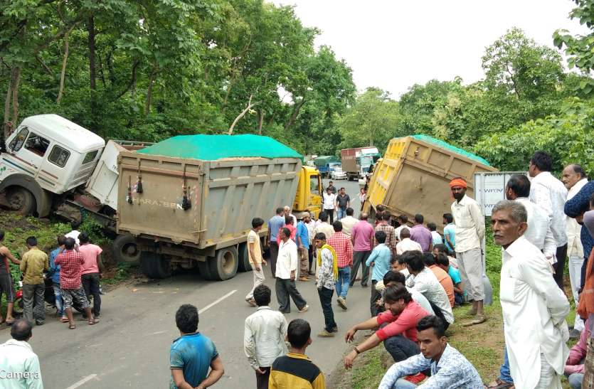dewas VIDEO : जाम के कारण थम गए ट्रकों के चक्के