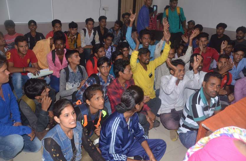 dewas क्यों करना पड़ा विद्यार्थियों को आंदोलन