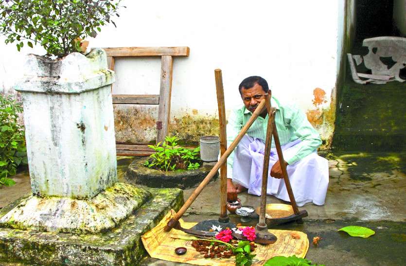 hareli हरियाली पर्व पर किसानों ने अच्छी फसल के लिए की पूजा-अर्चना, मांगी सुख - समृद्धि