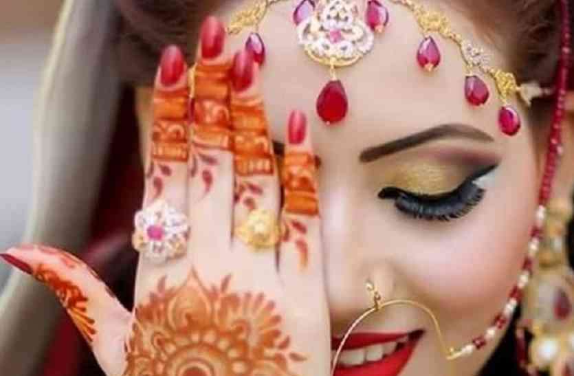इस दिन अविवाहित युवतियां अच्छे पति के लिए रहती है उपवास, शिव से करती है कामना इस दिन अविवाहित युवतियां अच्छे पति के लिए रखती है उपवास, शिव से करती है कामना