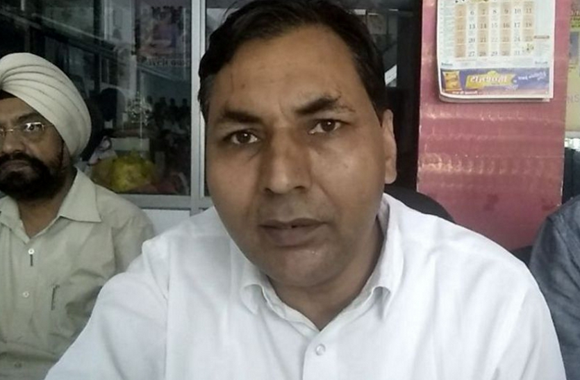 Farooq Khan वेतन विसंगति दूर करने में सरकार की नीयत साफ नहीं : फारून खान