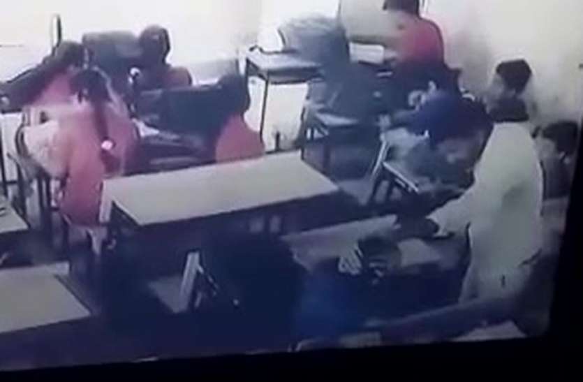 lalsot news छात्र को बेरहमी से पीटने वाला शारीरिक शिक्षक कार्यमुक्त