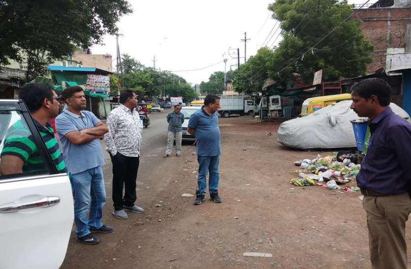 Indore Municipal Corporation कचरा दिखा तो मिली सजा