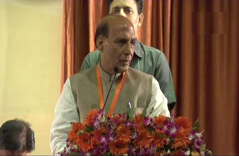 Rajnath Singh केरल: बारिश से प्रभावित लोगों के लिए राजनाथ सिंह ने 100 करोड़ के राहत पैकेज का किया ऐलान