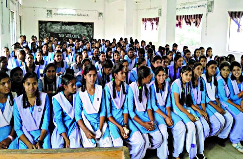 system छात्र-छात्राओं को जिला न्यायाधीश ने कराया पाक्सो एक्ट से अवगत