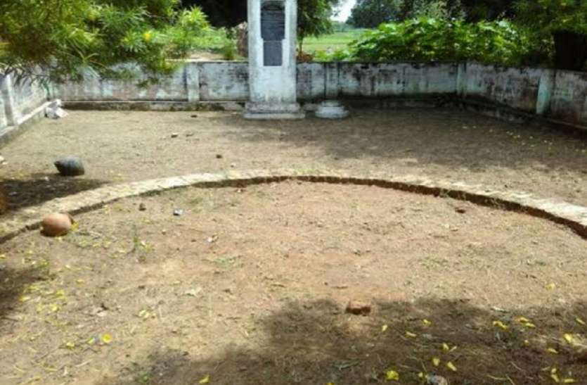smarak महारानी विक्टोरिया का सिंहासन हिल गया था जब 13 सपूतों को एक साथ फांसी पर लटकाया था