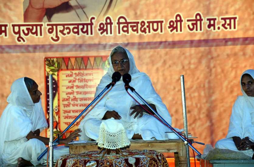 Dharma-Karma चातुर्मास प्रवचन: व्यवस्थित जीवन जीने वाले हर क्षेत्र में सदा आगे बढ़ते हैं- मणिप्रभाश्री