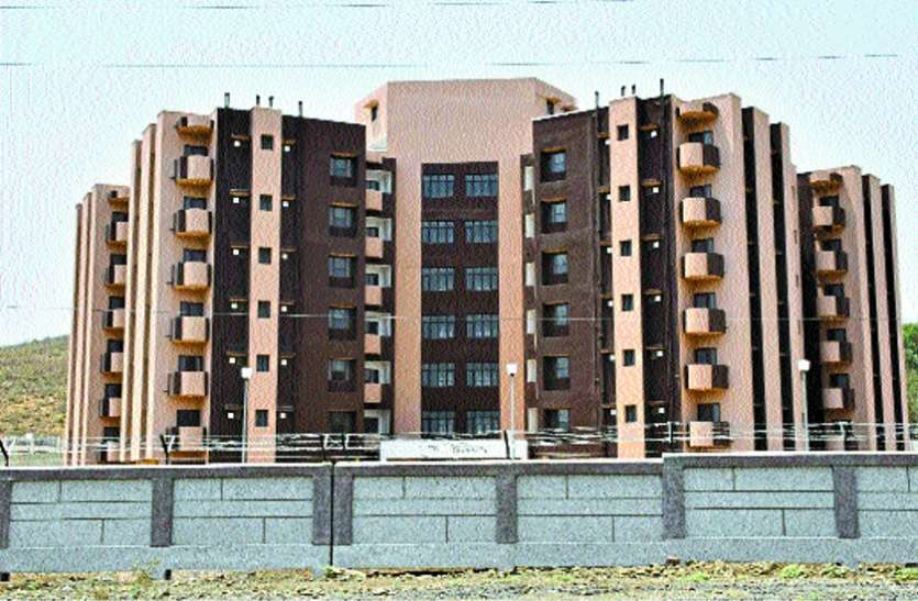 Sagar Central University Creating a Square Feet in Rs 6000 बड़ा घालमेल : विवि में छह हजार रुपए में कराया एक वर्गफीट का निर्माण