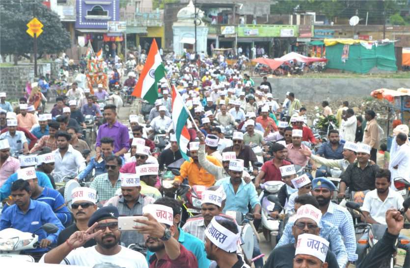 patrika सैकड़ों की संख्या में निकले माई के लाल