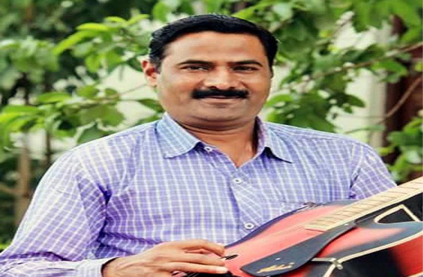 patrika आया था बेटी की फीस भरने और हो गई मौत से मुलाकात