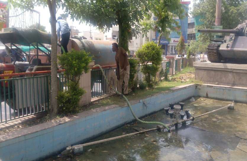 tanker पाइप में फंसाया बुश और चंद मिनट में भर दिया टैंकर