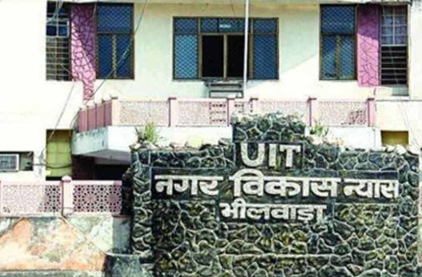 molestation case filed against UIT chairman in bhilwara पीडि़ता को लेकर पुलिस पहुंची यूआईटी, चेयरमैन कक्ष में बोली, यहीं हुई छेड़छाड़
