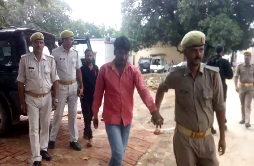 चूने के ढेर में छुपा कर बिहार ले जाई जा रही थी प्रतिबंधित चीज, यूपी पुलिस का बड़ा खुलासा चूने के ढेर में छुपा कर बिहार ले जाई जा रही थी प्रतिबंधित चीज, यूपी पुलिस का बड़ा खुलासा