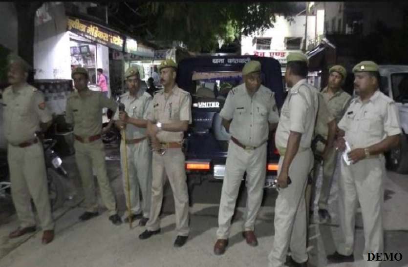 इलाहाबाद में पुलिस टीम पर फायरिंग, मचा हड़कंप इलाहाबाद में पुलिस टीम पर फायरिंग, मचा हड़कंप