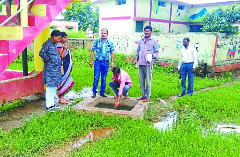 Bemetara Breaking news, Diarrhea patients in Bemetara, contaminated water Supply, Bemetara Health news टंकी का दूषित पानी पी रहे थे डोंगीतराई के ग्रामीण, डायरिया से हुए ग्रसित
