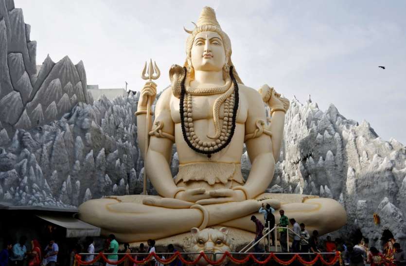 Lord Shiva Sawan Somwar : सावन का तीसरा सोमवार आज, भोलेनाथ को चढ़ा दे ये एक चीज़, गरीबी हो जाएगी दूर