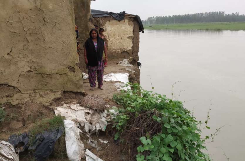 rampur news यूपी के इस गांव में पुलिस ने दर्जनों बेगुनाह लोगों को दिया नोटिस, घर खाली करने का आदेश