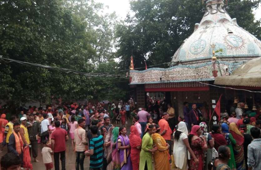 savan ka somvar Sawan Somvar 2018 - नाथ नगरी में भोले के जलाभिषेक के लिए उमड़ा केसरिया सैलाब