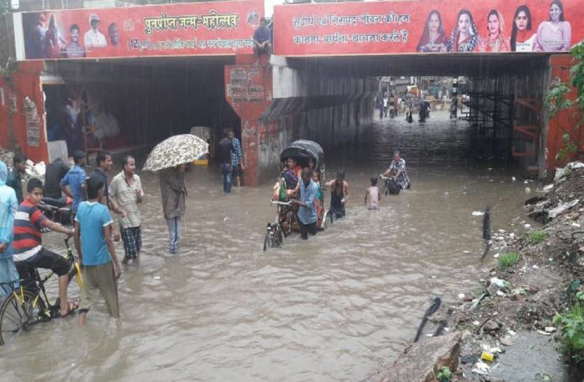 allahabad after heavy rain बारिश ने खोली नगर निगम की पोल, निचले इलाको में भरा पानी