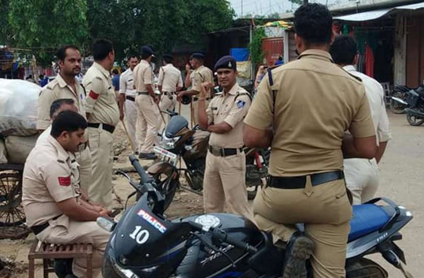 woman dies due to falling house खपरैल मकान गिरने से महिला की मौत, दो गंभीर