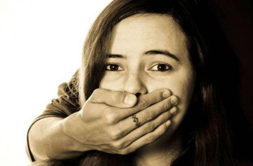Jabalpur,kidnapping,kidnapping girl,119 kidnapping cases registered,Jabalpur news,Crime in Jabalpur,jabalpur news in hindi,girl kidnapping,mp jabalpur,kidnapping attempt.,of kidnapping,Kidnapping of a girl,kidnapping story,kidnapping news,case of kidnapping,Student kidnapping,with 16 year old girl,A 16 year old girl,16 year old girl,jabalpur police news,Kidnapping and molestation,lard ganj police station besieged,women kidnapping case jabalpur,Criminal case filed in the case,molestaion,teenage girl molestation, kidnapping : स्कूल जा रही छात्रा का रास्ते से अपहरण, छेड़छाड़ का बनाया वीडियो