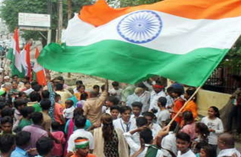 news पति को श्रद्धासुमन अर्पित करके बेहोश हो गई शहीद की पत्नी