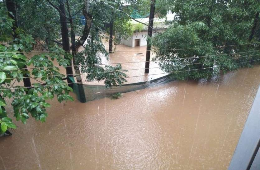 heavy floods in jodhpur केरल की बाढ़ में जिंदगी-मौत के बीच झूल रहे राजस्थान के युवा, केले के पत्ते खाकर कर रहे हैं गुजारा