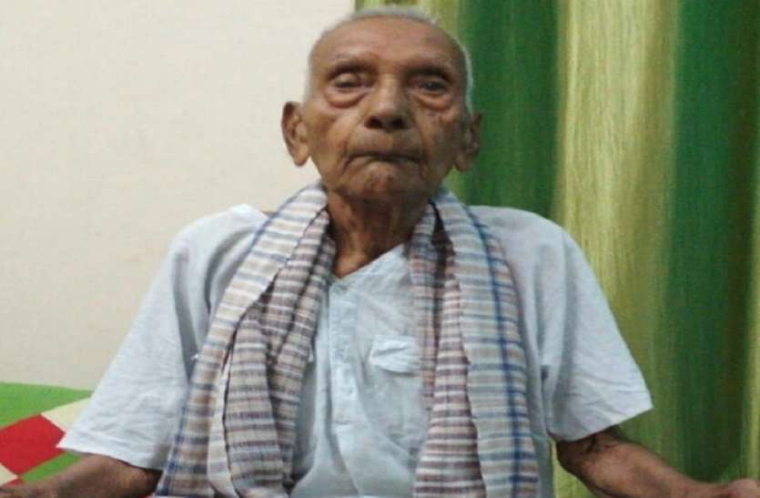 freedom fighter स्वतंत्रता के साक्षात गवाह इस सेनानी ने बताया आज़ादी का ये रहस्य, ऐसा क्या हुआ जानिये