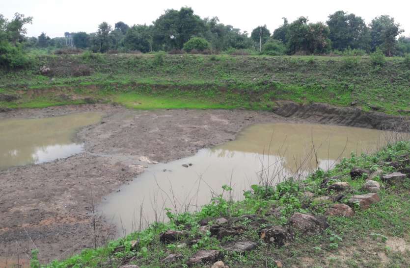 news pond latest news : सरपंच ने सरकार जमीन पर बनवा दिया तालाब, लाखों रुपए की हड़पी राशि