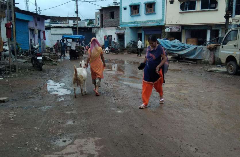 patrika यहां ऐसा क्या है जो कूद कूद कर आगे बढ़ते हैं लोग