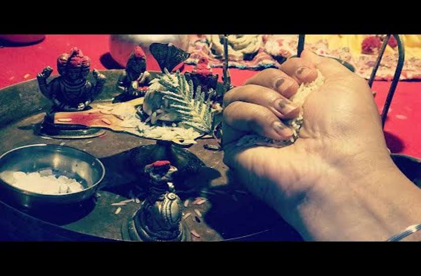 shiv puja in sawan सावन के अंतिम सोमवार शिवलिंग पर चुपचाप चढ़ा दें एक मुट्ठी जौ, तुरंत मिलेगी अच्छी खबर