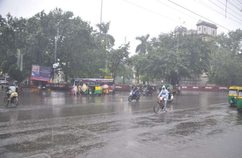 MP Weather Update : इंदौर में लगातार बारिश का दौर,