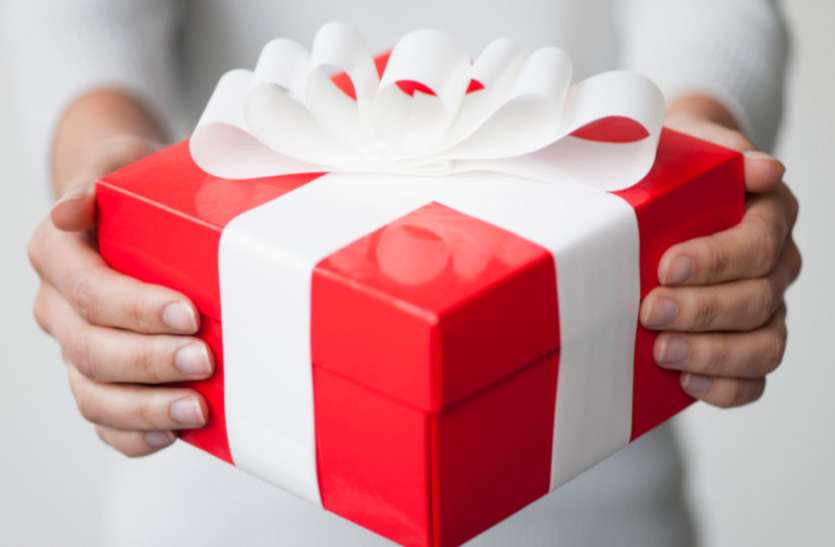 Fashion,Rakhi,Raksha Bandhan,RakshaBandhan,lifestyle tips in hindi,fashion tips in hindi,Rakshabandhan Muhurat, इस राखी पर बहनें दें अपने भाई को ये उपहार तो भाई हो जाएंगे निहाल