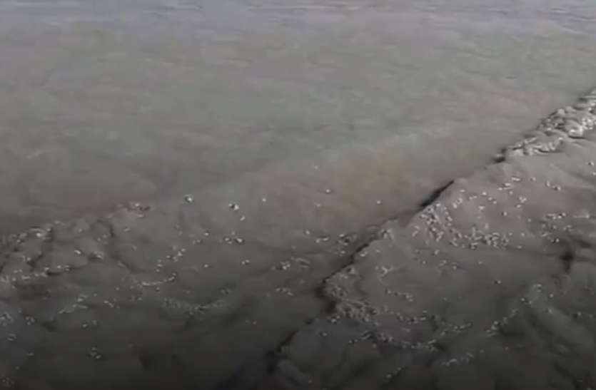 siyang river लोगों में डर पैदा कर रही सियांग नदी मे उठने वाली अस्वाभाविक लहरें