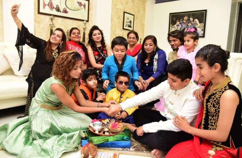 news Rakshabandhan 2019 :भाईयों की कलाई में सजी राखी, बहनोंने रक्षा सूत्र बांधकर लंबी आयु की कामना की