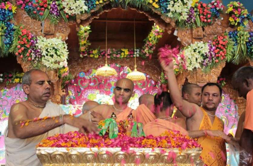 Balram Jayanti इस्कॉन मंदिर में बलराम जयंती पर दिखा ऐसा नजारा कि झूम उठे भक्त, आप भी देखें तस्वीरेंं