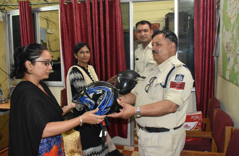 special gift in raksha bandhan इस रक्षाबंधन बहिनों ने भाई को दिया ऐसा गिफ्ट, सभी कर रहे तारीफ