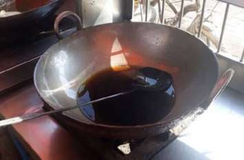 सेहत के लिए खतरनाक है कड़ाही में बचे तेल का इस्तेमाल करना सेहत के लिए खतरनाक है कड़ाही में बचे तेल का इस्तेमाल करना