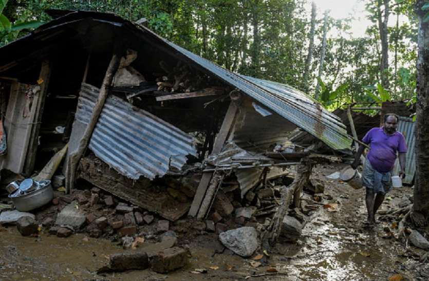 Kerala Floods केरल में एक गांव ऐसा भी जहां बाढ़ के बाद श्मशान में रहने को मजबूर हैं लोग