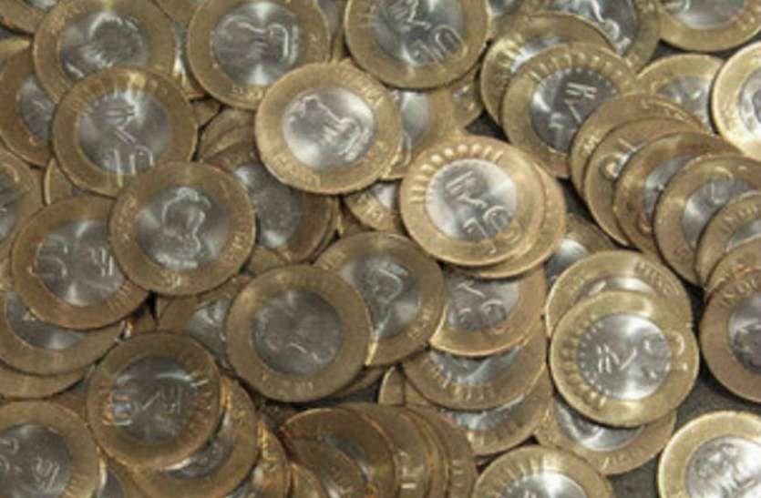 Coin छोटे सिक्के लेने से किया इनकार, तो बैंक मैनेजर और कोतवाल पर दर्ज हुआ देशद्रोह का मुकदमा