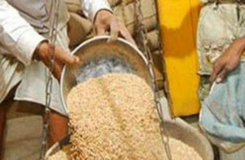 Ration dealers, राशन डीलर कमाता है जिलाधिकारी से ज्यादा, यकीन न हो तो पढ़ लें ये खबर